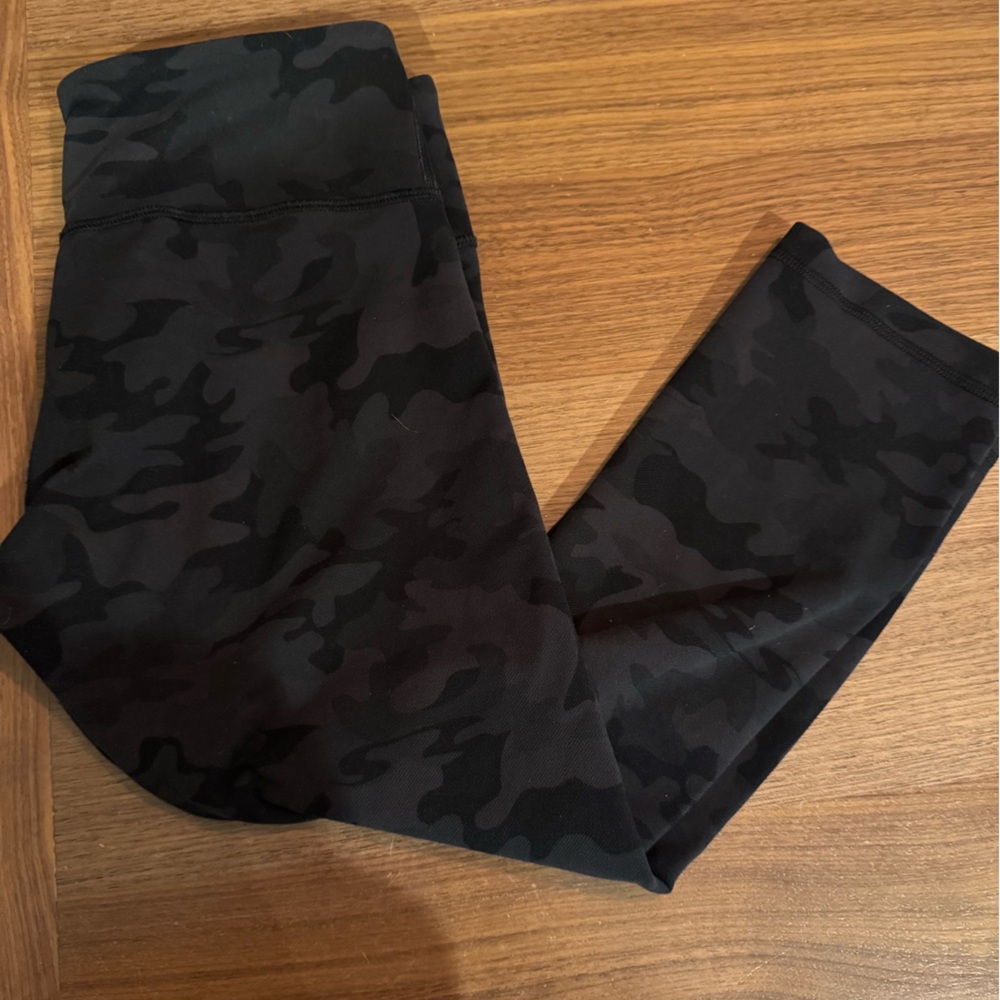 Lululemon Black Camouflage croped Leggings